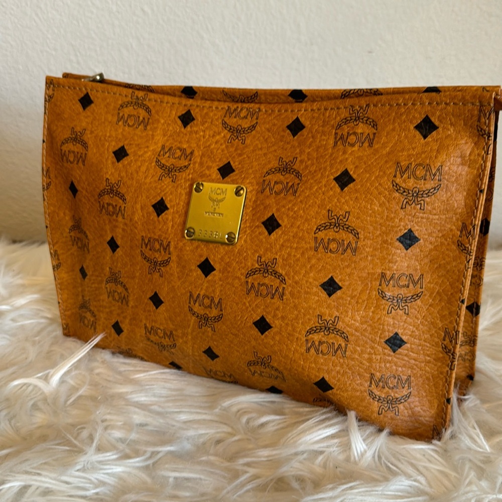 MCM Visetos Monogram Logo
Clutch Bag Handbag Brown Camel Business Travel Unisex